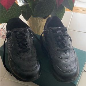 Black sas shoes. Only worn once!